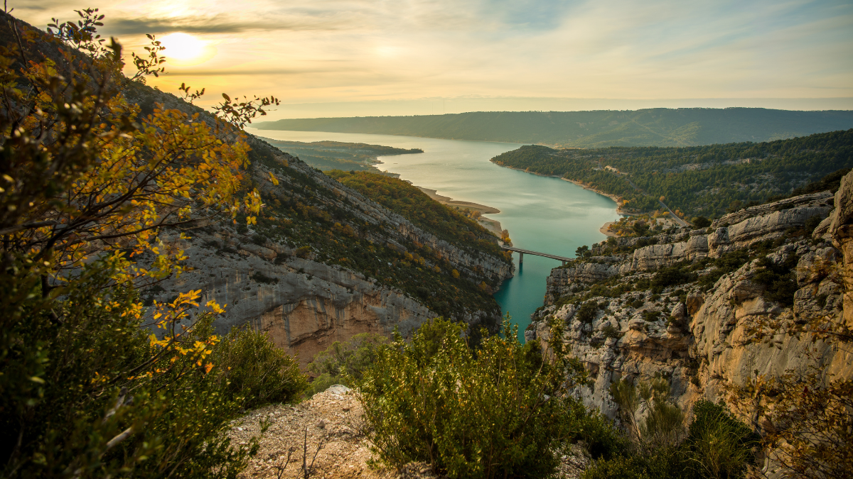 Randonnée et Baignade : Les Meilleurs Spots Combinés pour un Été Inoubliable !